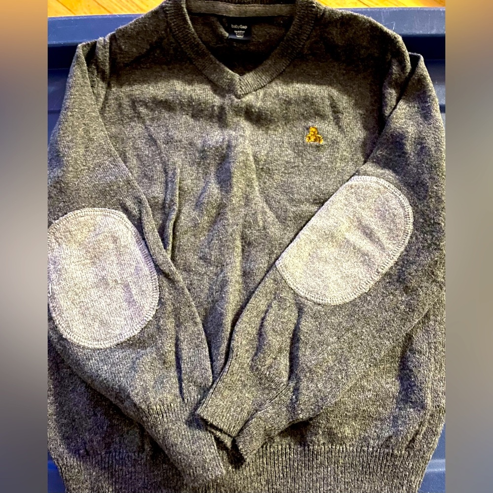 Baby GAP Toddler Boy’s V-Neck Sweater, Size: 5 Toddler, Gray w/ elbows patches